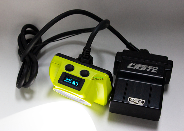 고휘도 25000lux 안전 지하 광부 캡 램프 방폭 530lum 14Ah 광산 램프 60시간 작동 시간